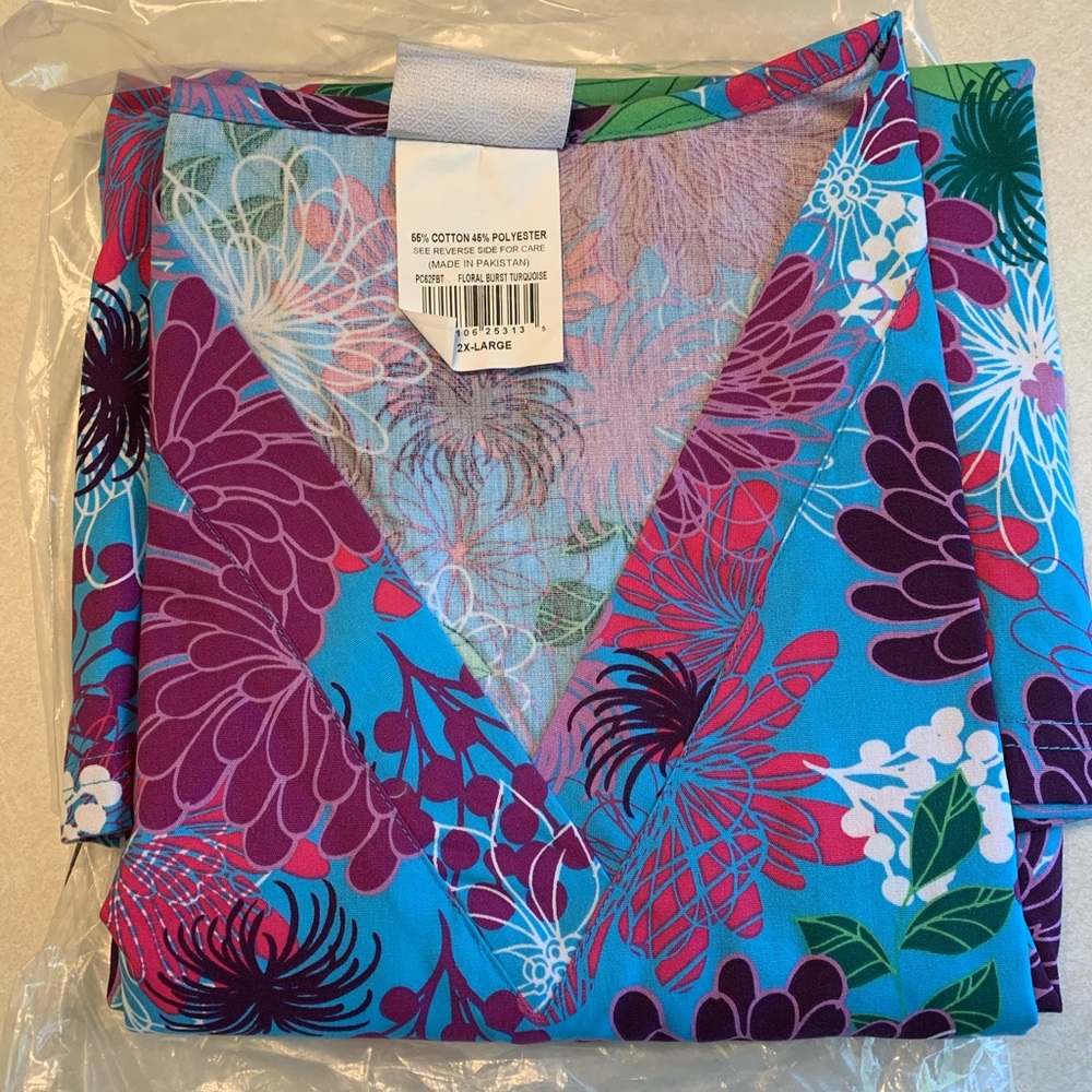 *NEW* scrub top